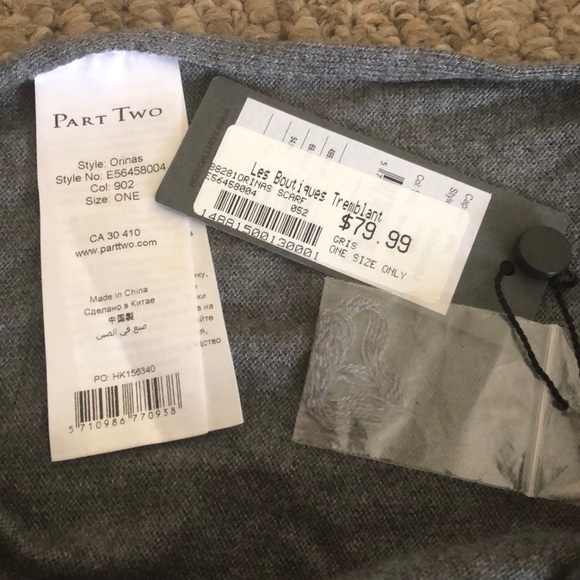 Les Boutiques Tremblant Orinas Gris Scarf - Picture 1 of 5